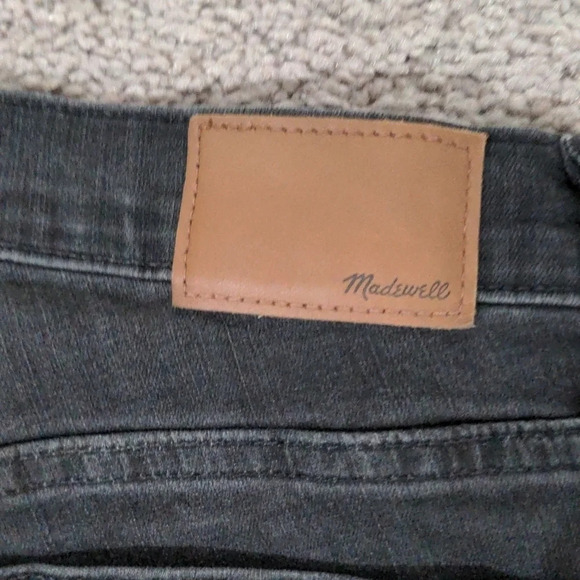 Madewell 9" High-Rise Skinny size 24 Black distressed with raw hem - Picture 7 of 9